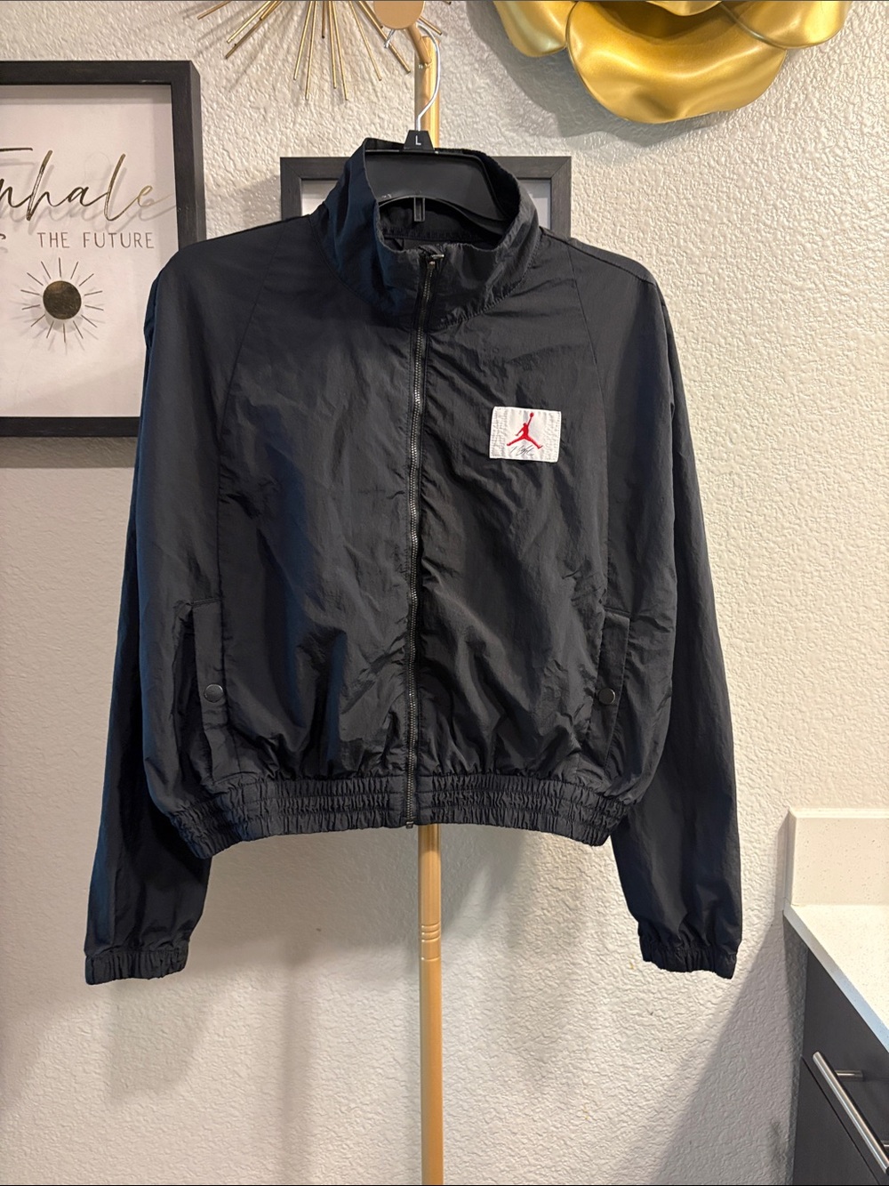 Nike Cropped Windbreaker with Jumpman logo.